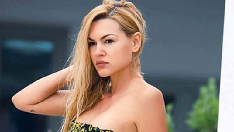 Βίκυ Κάβουρα : Προκάλεσε πανικό στο Instagram με το καυτό της μπικίνι (pic) 